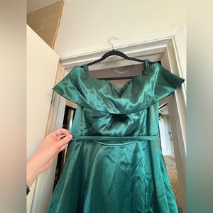 Lulu's Emerald Off-Shoulder Dress